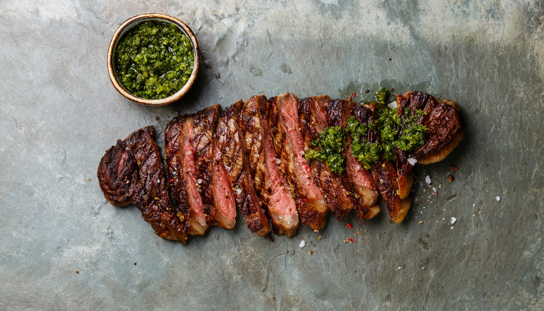 Hovädzí flank steak s omáčkou chimichurri