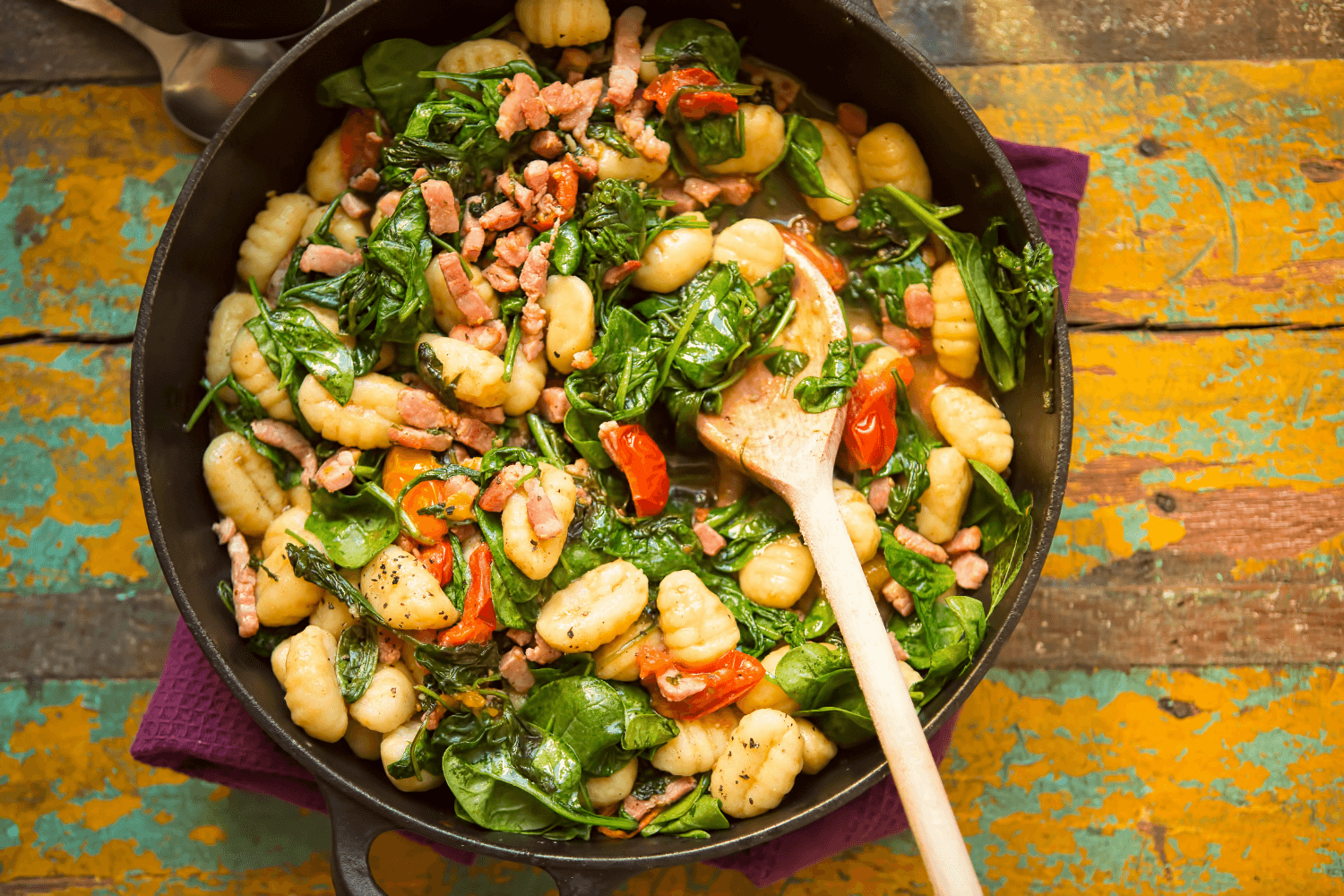 Gnocchi so špenátom, fetou a slaninou