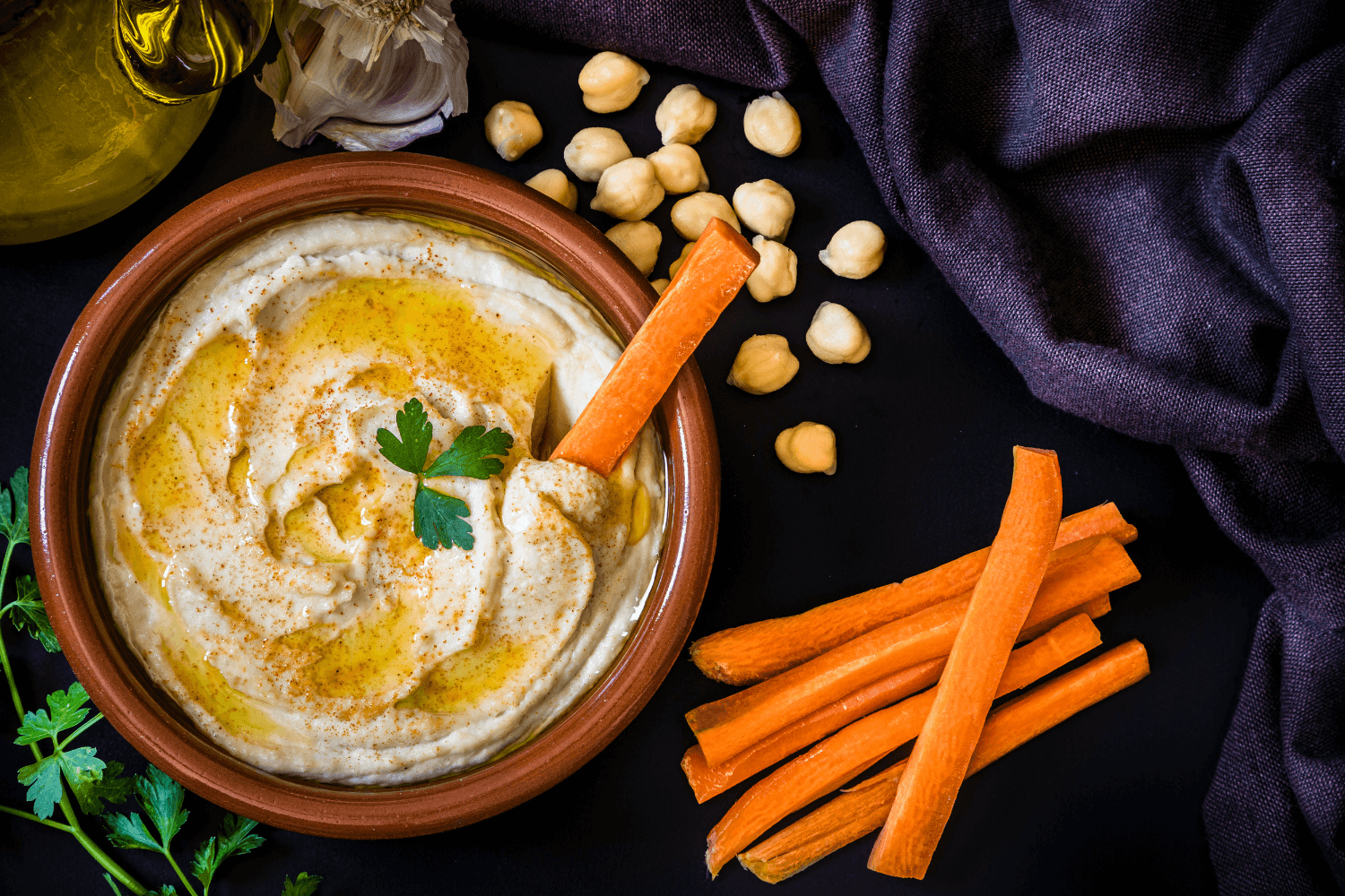Domáci hummus s chrumkavými zeleninovými tyčinkami