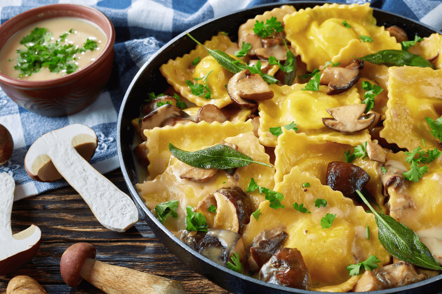 Hubové ravioli s maslovou šalviovou omáčkou