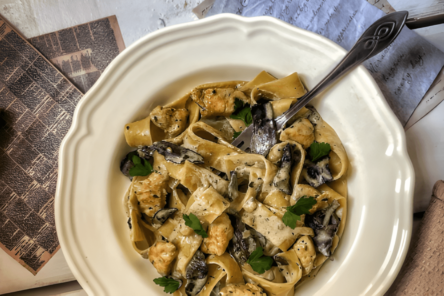Pappardelle s krémovou omáčkou, hubami a kuracím mäsom